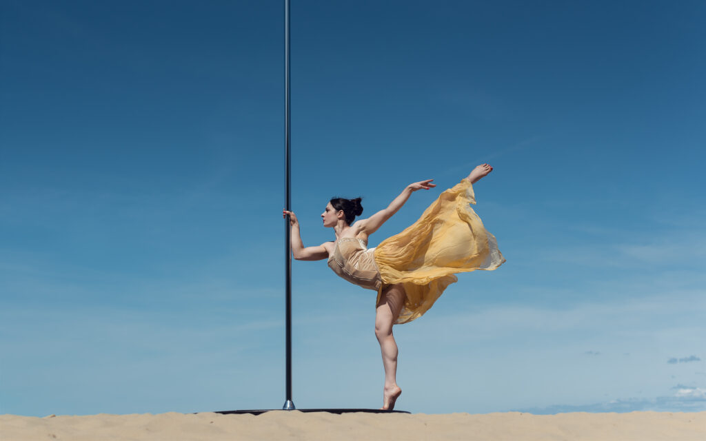Cyd Sailor poledance dune du pyla photo par Dilitry Roullan
